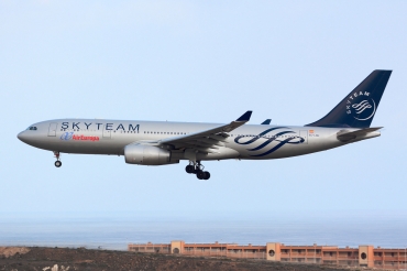 EC-LNH · Airbus A330-243 · (LPA / GCLP)