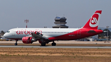 HB-IOR (4033) 2009 Airbus A320-214