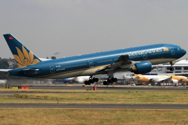 VN-A146 (33505) 2004 Boeing 777-26K(ER)