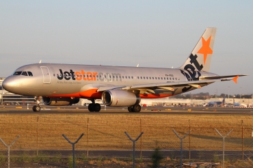 VH-VGU, (cn 4245), Airbus A320-232
