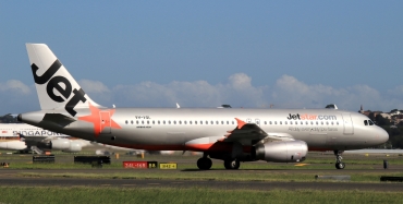 VH-VQL · Airbus A320-232 · (SYD / YSSY)