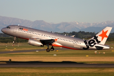 VH-VQS,  (cn 2515), Airbus A320-232