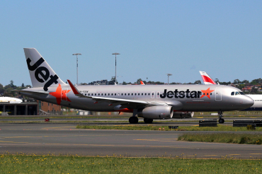 VH-YXW · Airbus A320-232(WL) · (SYD / YSSY)
