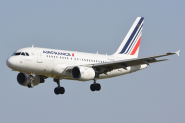 F-GUGD · Airbus A318-111 · (LIS / LPPT)