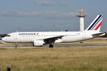 F-HBNJ · Airbus A320-214 · (LIS / LPPT)