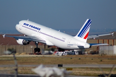 F-GJVA · Airbus A320-211 · (LIS / LPPT)