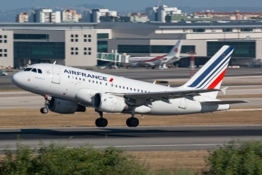 F-GUGQ · Airbus A318-111 · (LIS / LPPT)