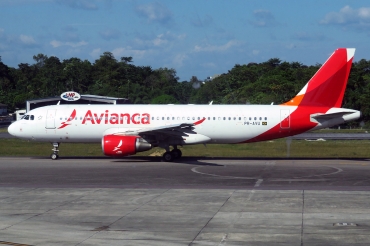 PR-AVU (cn 4942) Airbus A320-214