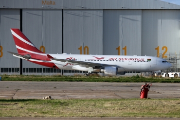 3B-NBL (cn 1057) Airbus A330-202