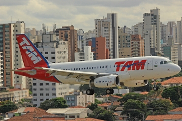 PT-TMH · Airbus A319-132 · (CGH / SBSP)