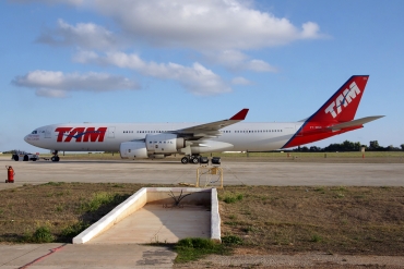 PT-MSN (445) 2003 Airbus A340-541