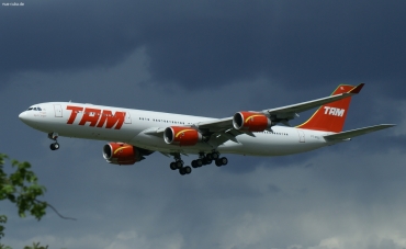 PT-MSL (464) 2003 Airbus A340-541