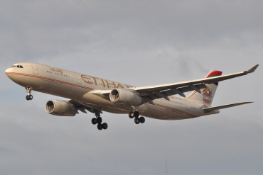 A6-AFB · Airbus A330-343 · (LHR / EGLL)