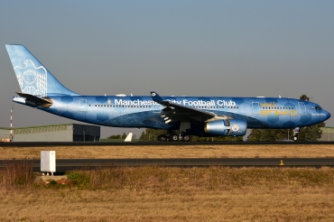 A6-EYE (688) 2005 Airbus A330-243