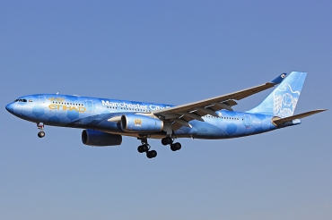 A6-EYE (688) 2005 Airbus A330-243