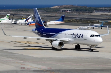 CC-BFS (5818) 2013 Airbus A320-214WL