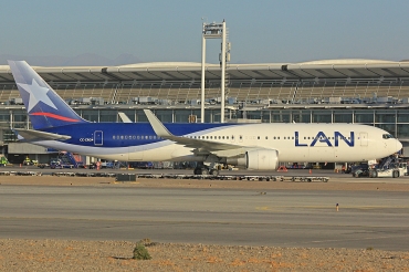 CC-CRG, (cn 25865), Boeing 767-375/ER