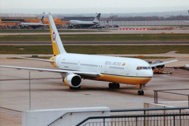 V8-RBF (25530) 1992 Boeing 767-33AER
