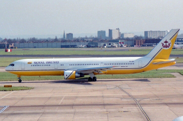 V8-RBF (25530) 1992 Boeing 767-33AER