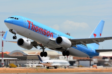 G-TAWB · Boeing 737-8K5(WL) · (FAO / LPFR)
