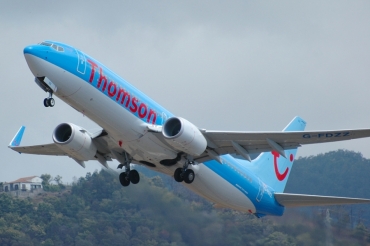 G-FDZZ (cn 37262) Boeing 737-8K5