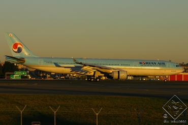 HL7586 · Airbus A330-323 · (SYD / YSSY)