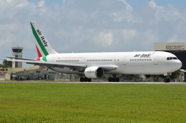 I-AIGG (28041) 1996 Boeing 767-304(ER)