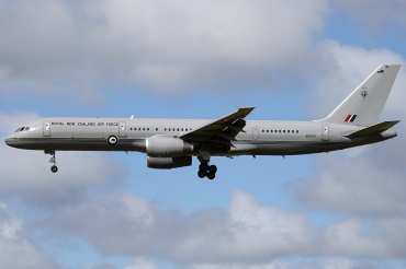 NZ7571 (26633) 1992 Boeing 757-2K2
