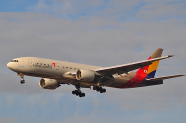 HL7732 (cn 29174) Boeing 777-28EER