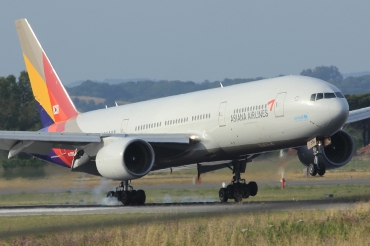 HL7596 (cn 28681) Boeing 777-28EER
