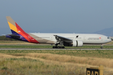 HL7596 (cn 28681) Boeing 777-28EER