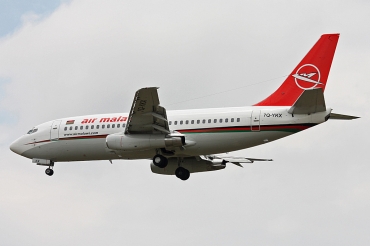 7Q-YKX (cn 23405) Boeing 737-2K9Adv