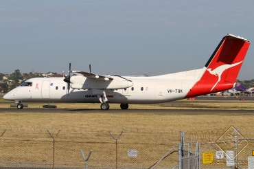 VH-TQK (600) 2004 Bombardier Dash 8-Q315