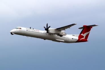 VH-QOE · Bombardier Dash 8-Q402 · (SYD / YSSY)
