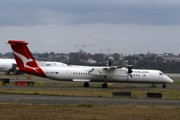 VH-QOM · Bombardier Dash 8-Q402 · (SYD / YSSY)