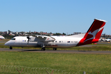 VH-TQM (604) 2004 Bombardier Dash 8-Q315