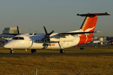 VH-TQR (208) Bombardier Dash 8 102