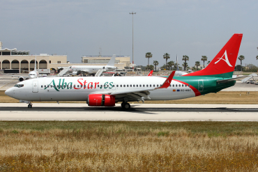 EC-NGC (28236) 2000 Boeing 737-809(WL)