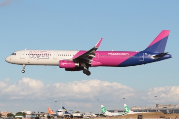 HA-LXD (7032) 2016 Airbus A321-231