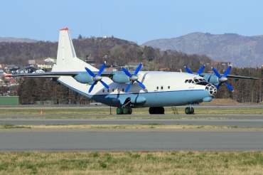 UR-CCP (2340505) Antonov An-12AP
