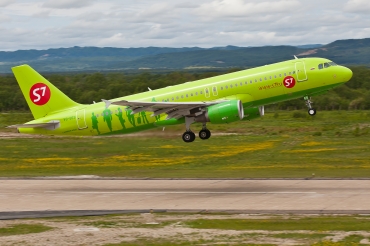 VQ-BES (cn 4032) Airbus A320-214