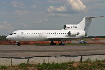RA-42425, (cn 4520421303016), Yakovlev Yak-42D