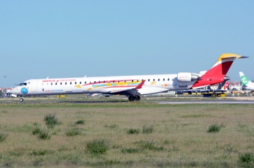 EC-LJS · Bombardier CRJ-1000 · (LIS / LPPT)