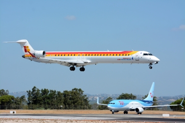 EC-LOV (cn 19019) Bombardier CRJ-1000