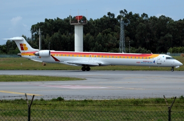 EC-LJS · Bombardier CRJ-1000 · (OPO / LPPR)