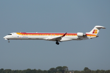 EC-LJR (cn 19002) Bombardier CRJ-1000