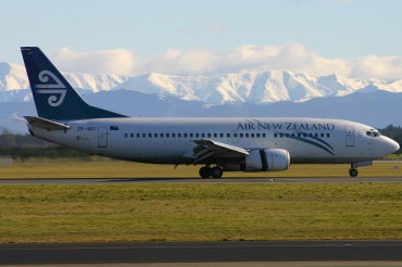 ZK-NGI (cn 25608) Boeing 737-319