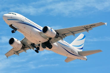LY-VEU · Airbus A319-112 · (FAO / LPFR)