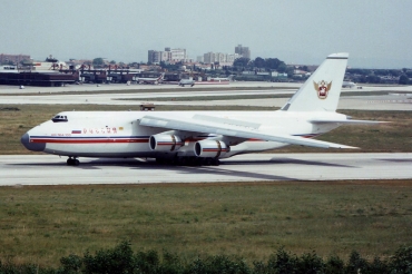 RA-82073 (9773054359139) 1994 Antonov An-124-100