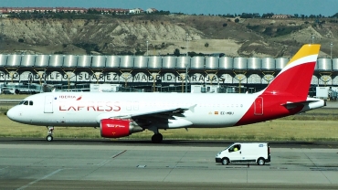 EC-MBU (1198) 2000 Airbus A320-214